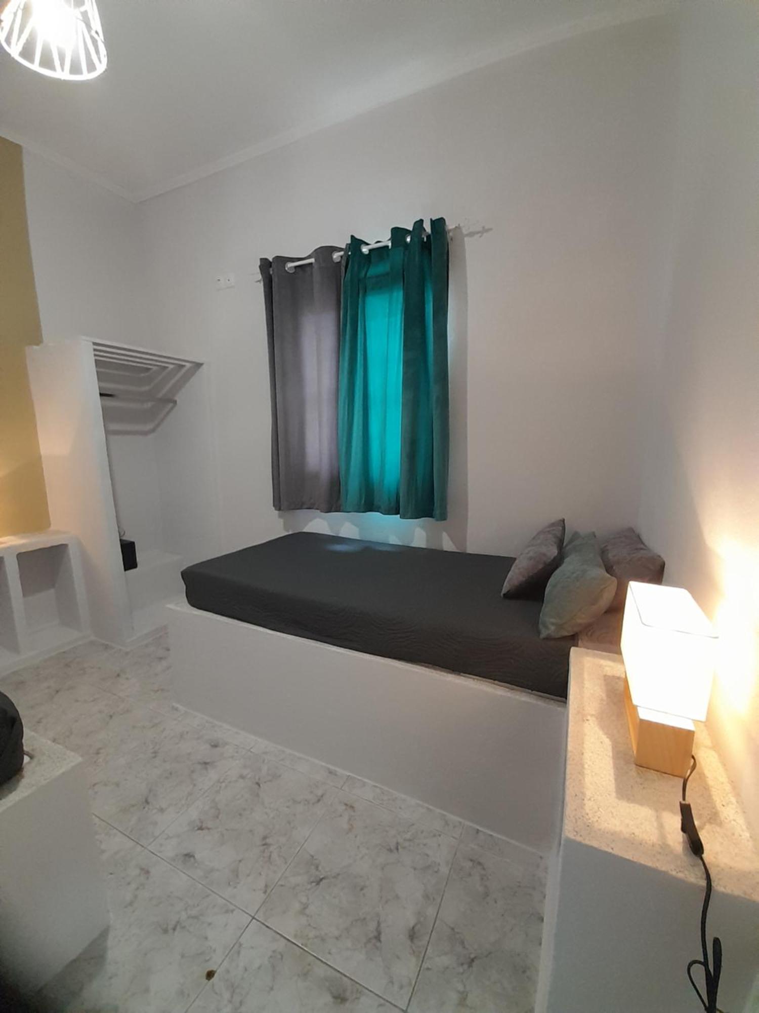Overhill Apartments Adamas Kültér fotó